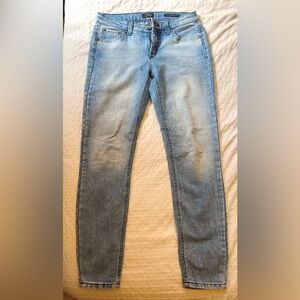 Light wash skinny jeans